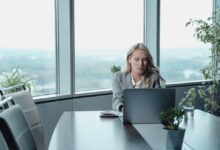 Aprenda como vender serviços especializados no LinkedIn com estratégias práticas de posicionamento, autoridade e geração de leads qualificados.